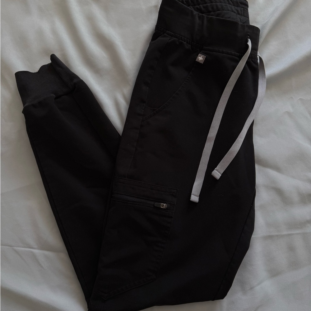 Women’s FIGS Zamora Jogger Scrub Pants - Picture 2 of 5
